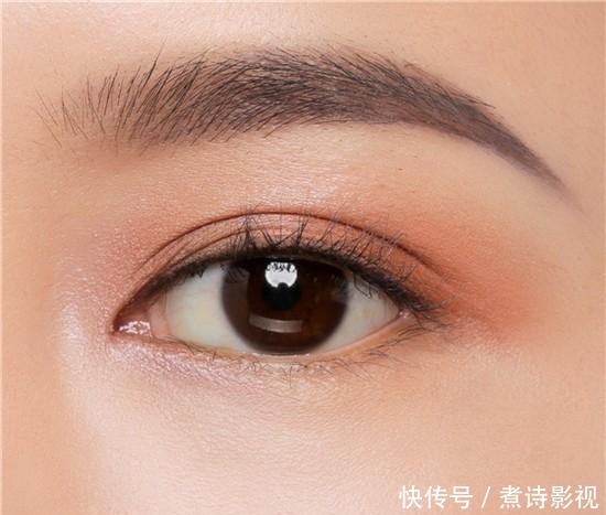  [光环]自信眼妆来一个，美丽光环很耀眼呢！