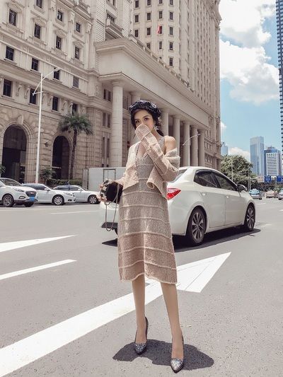 姑娘,别穿热裤了!现流行裙子高跟,秋天穿定能让你洋气百倍