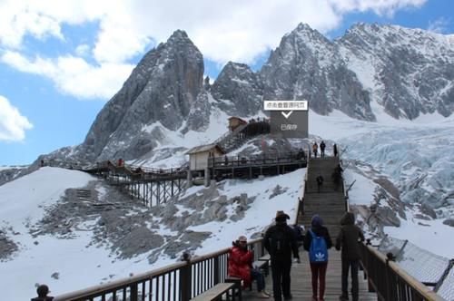 8千多米的珠峰能被人登顶，为何5千多米的玉龙雪山，至今却无人登