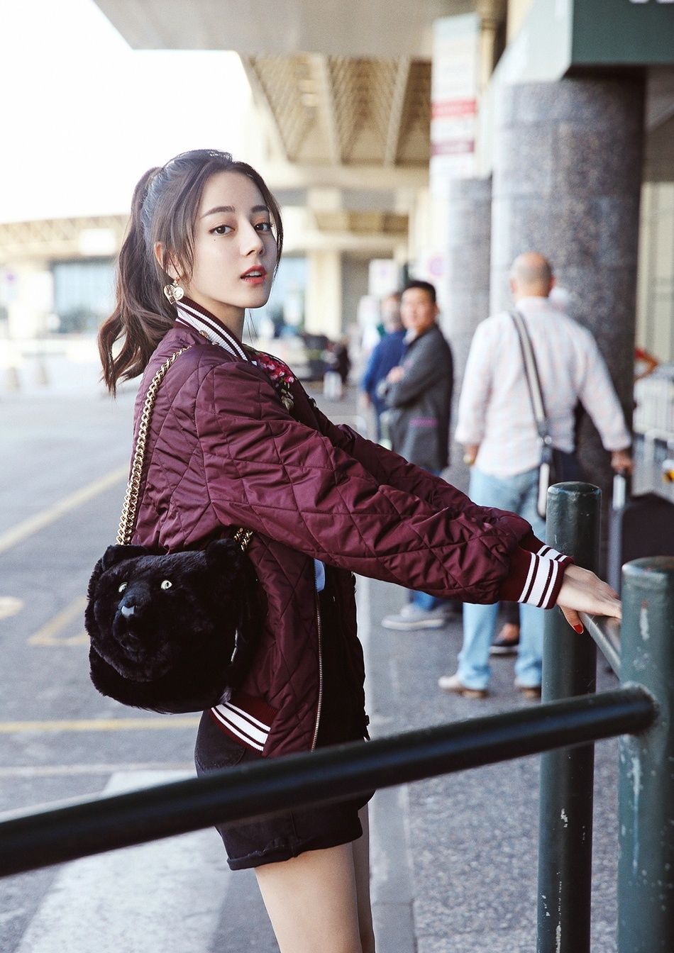 迪丽热巴:这个美腿又直又长