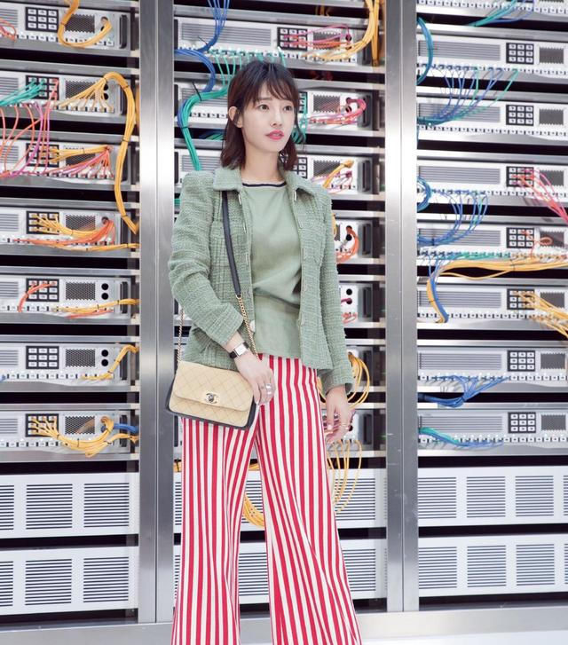  『柔美』印花裙演绎春日清爽时尚,柔美又浪漫,穿出俏皮青春朝气感