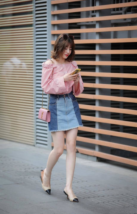 街拍路人,小姐姐穿衣搭配十分优雅,穿出了东方女人的独特韵味!