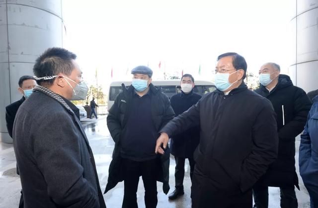  「市委书记」新任武汉市委书记王忠林赴一线督导：一城大考，更