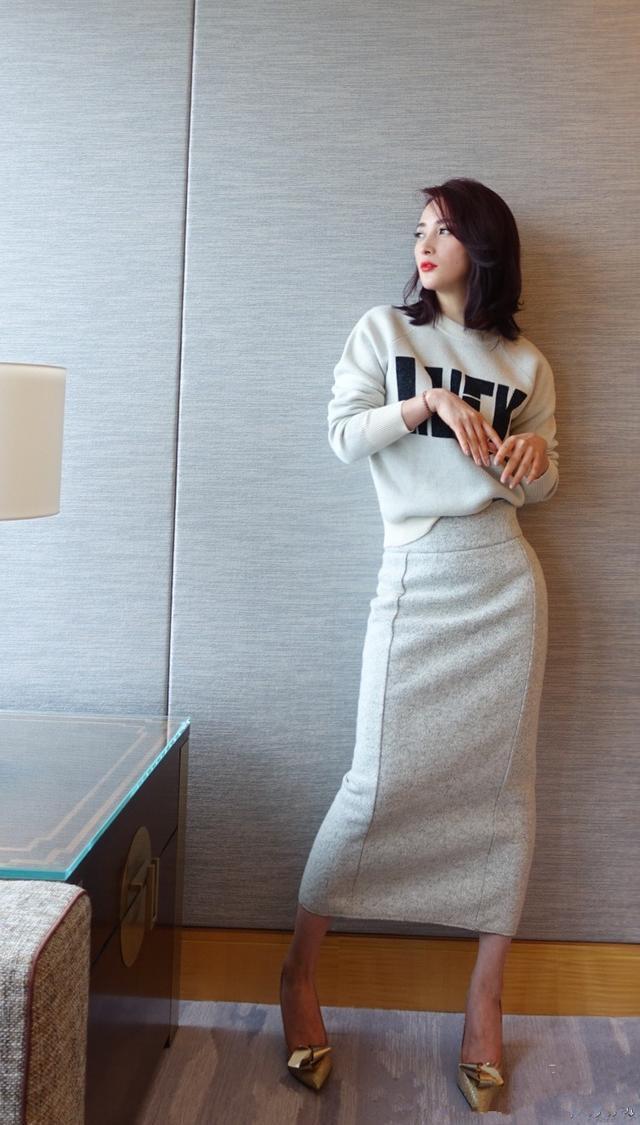 42岁的梅婷和蒋勤勤，年轻时美得难分胜负，如今同框一眼定输赢