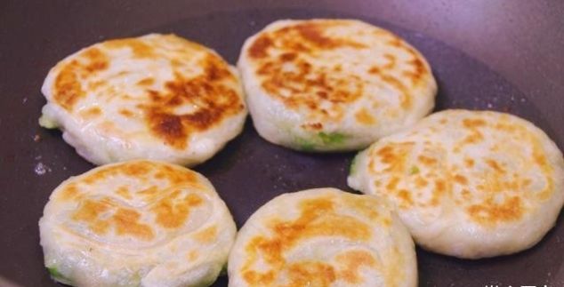  咬一口：宅在家教你做葱油饼, 咬一口酥掉渣, 我家三天两头吃
