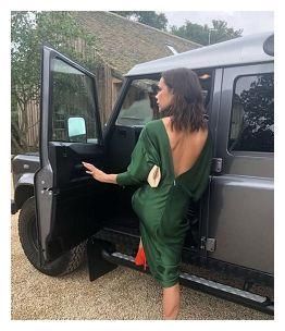 贝嫂维多利亚穿高跟鞋跑步开越野？全都是为了美，网友：真是拼