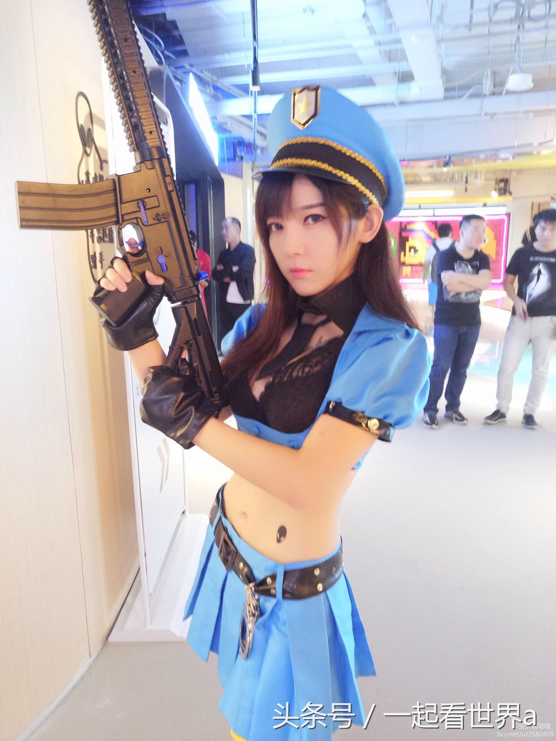 性感妩媚的长腿小姐姐皮城女警cosplay