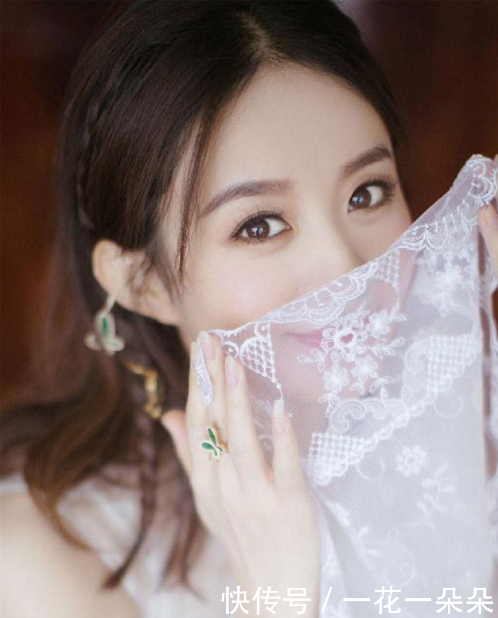 「清纯」脸上有这5大特征的女生,天生的“带妆脸”,素颜干净清纯有气质
