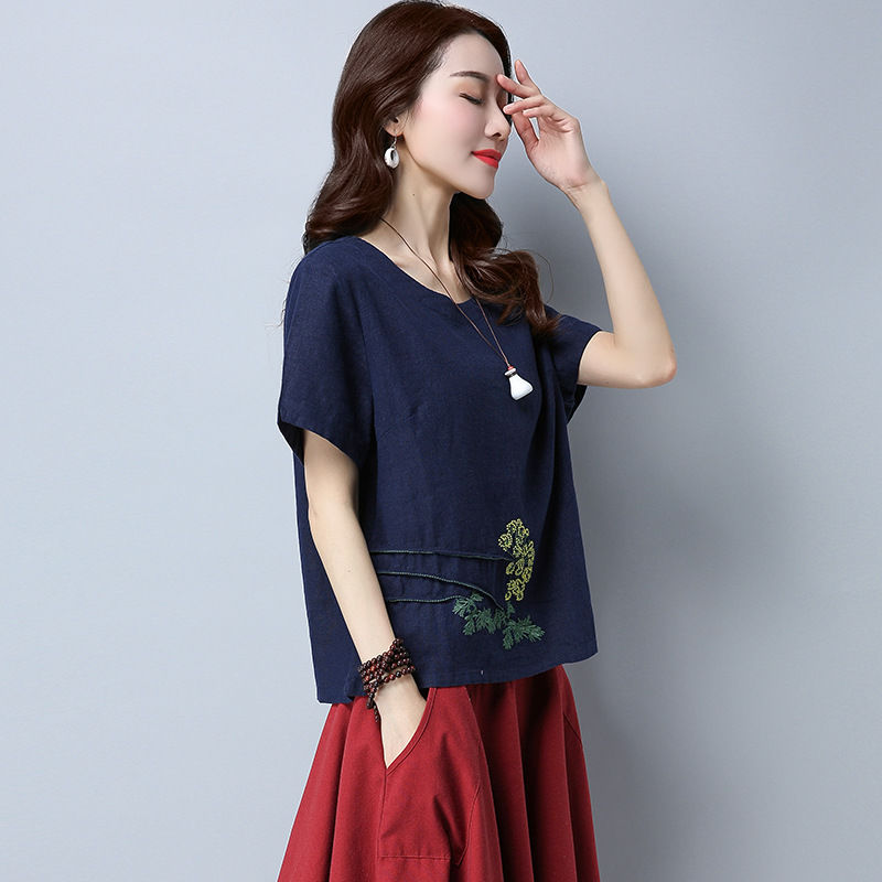 50岁的婆婆，真会打扮!都穿连衣裙和小衫，搭配高跟鞋，太美嫩