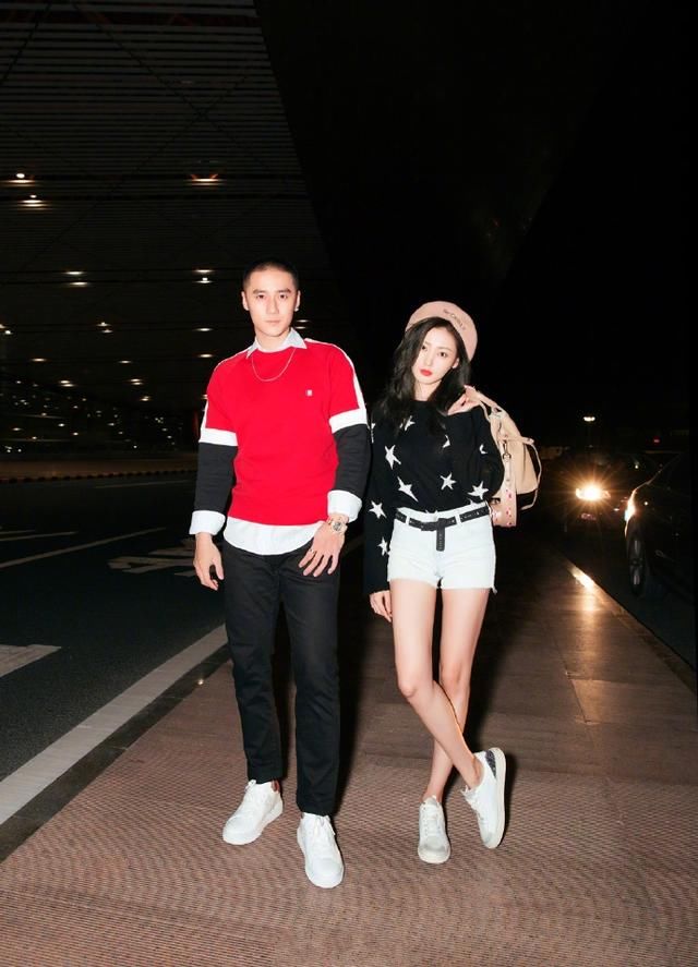 张天爱短裤穿到大腿根，裤门的纽扣太抢眼，网友：为了红豁出去了