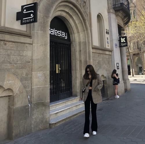 『特别』2020年流行的西装阔腿裤,“这样穿”显瘦又百搭,秒变腿精女孩!