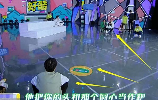  『张新成』谢娜做滑轮出意外差点冲出舞台，众人急去拉，张新成反应太过真实
