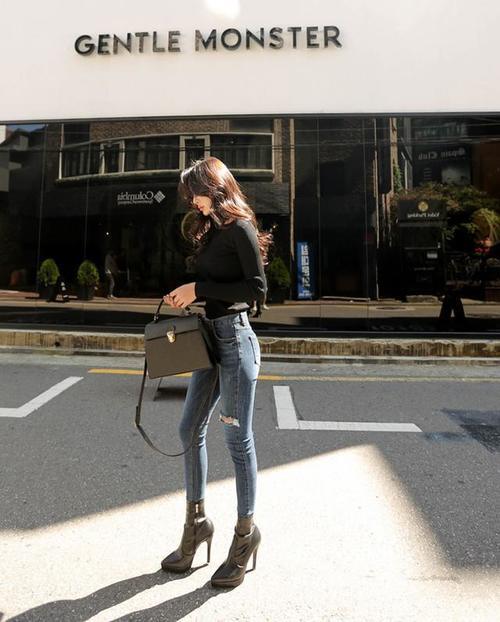 打底裤高调的造型,不仅塑造出女人的甜美,更塑造出出女性的气质