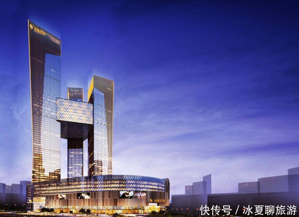 南京所打造的新高楼地标，由3栋塔楼组成，耗资100亿，最高368米