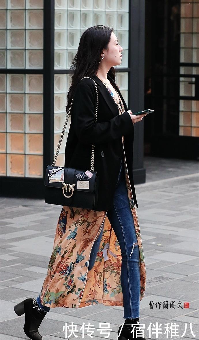 「乍暖还寒」街拍:乍暖还寒,美女爱叠穿