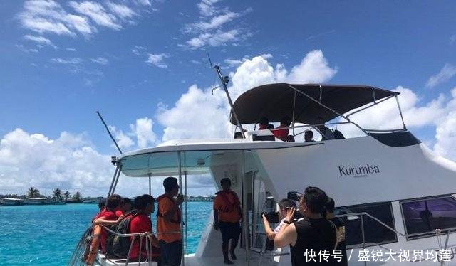 国足抵达马尔代夫 乘坐交通快艇前往下榻酒店