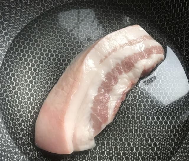  「值得」手撕包菜的家常做法，酸辣脆爽，值得收藏！