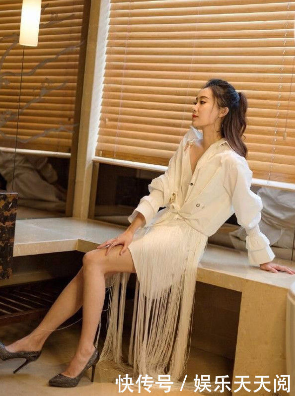 她与杨幂曾是同班同学，却沦落到被贾玲当女配，捧不红因长得太美