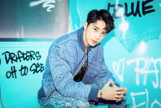 有人惊艳、有人油光满面，这两场时尚活动，精修未修对比明显！