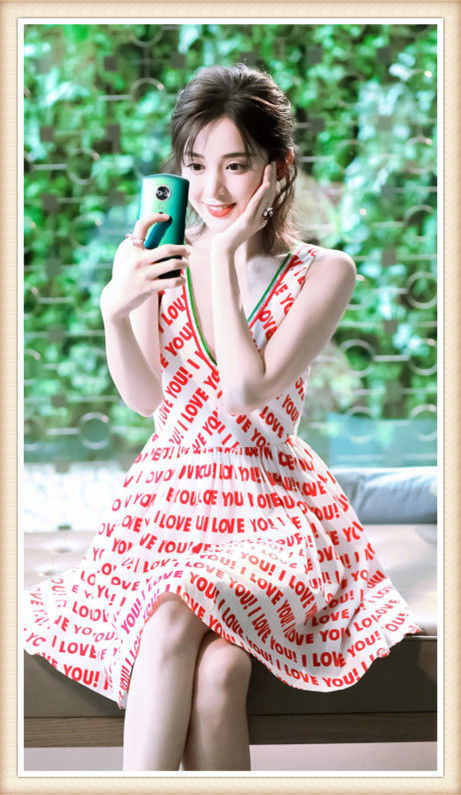 当古力娜扎和郑爽同穿裙子时，气质差距一目了然，张翰会更中意谁