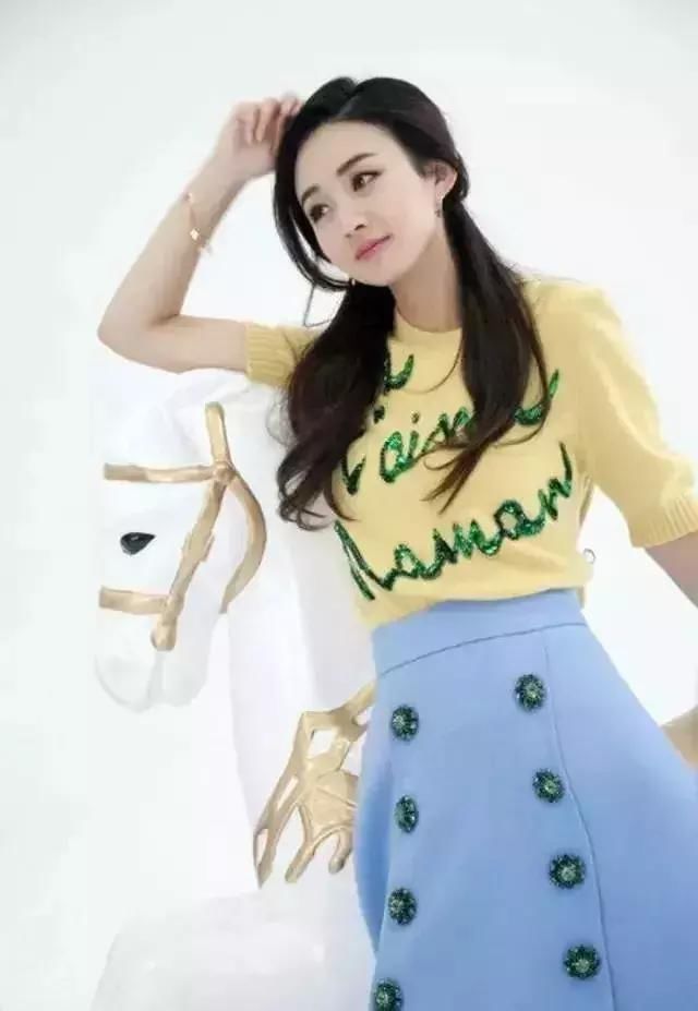 杨幂、热巴都中了这款减龄发型的毒，她们跟风扎萌翻了整个宇宙!