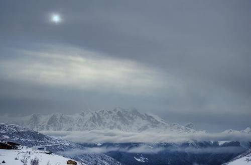 黑白诗画——色季拉山雪中观南迦巴瓦