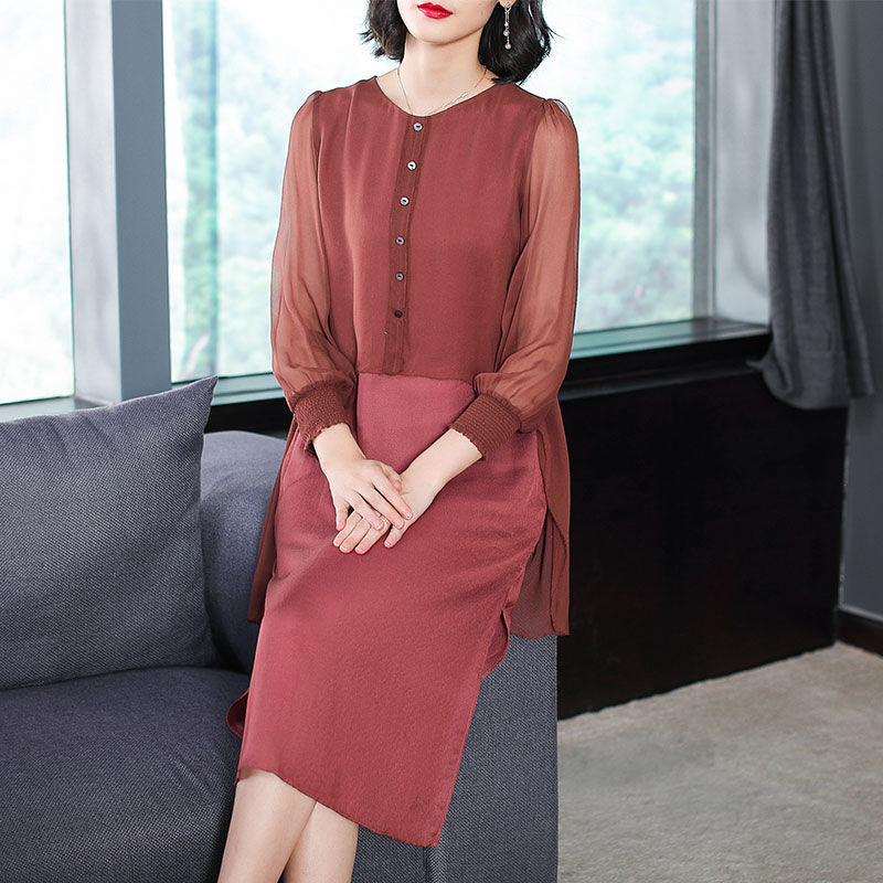 我50岁了,但我喜欢这样穿,高雅裙+尖头鞋,个个叫我美女