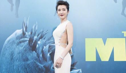 美丽的代价！李冰冰惊艳四方的造型下是驴蹄鞋+棉袜，还有腿毛！