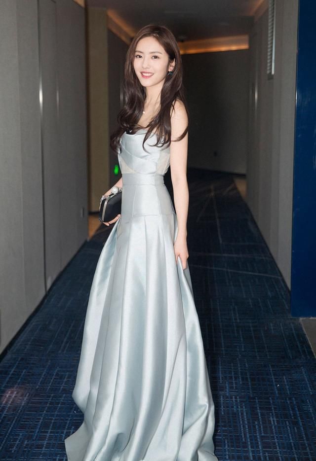 蔡文静时尚搭配,清新可爱,时尚美丽,优雅大方,有颜值霸气十足