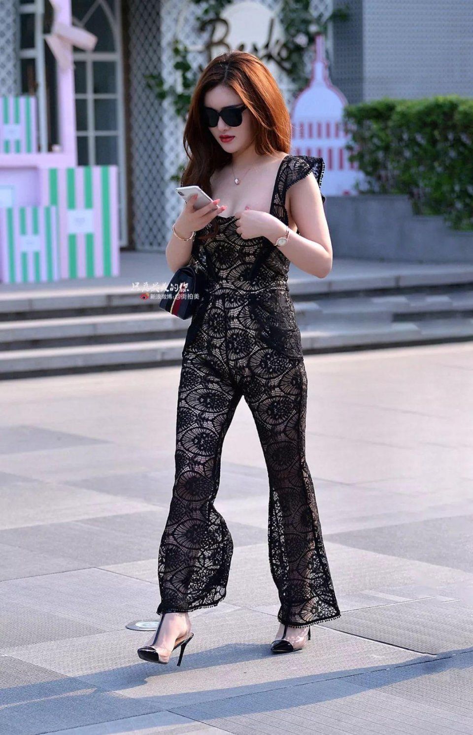 街拍:蕾丝套装,套住你的心!