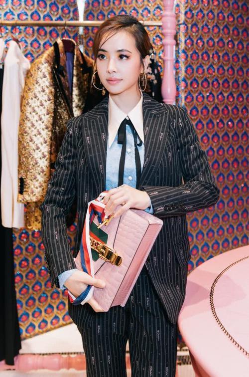 蔡依林可真能，硬把自己塞进一双“蜻蜓鞋”，脚趾那么挤不痛吗？