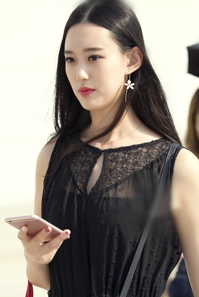 街拍，长裙和阔腿裤，被她们穿出女神的味道