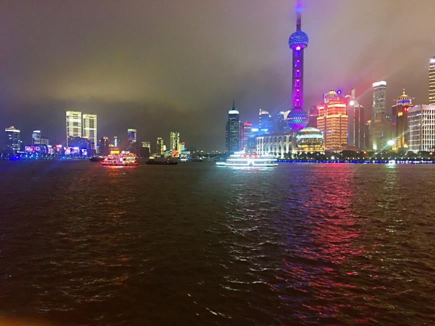 魔都—上海 雨中的外滩夜景