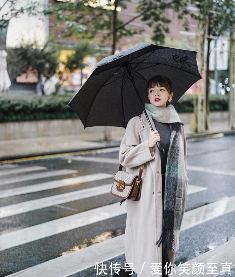  『气质』真正有品位的女人，都喜欢用大衣凸显优雅气质，时髦高级有女人味