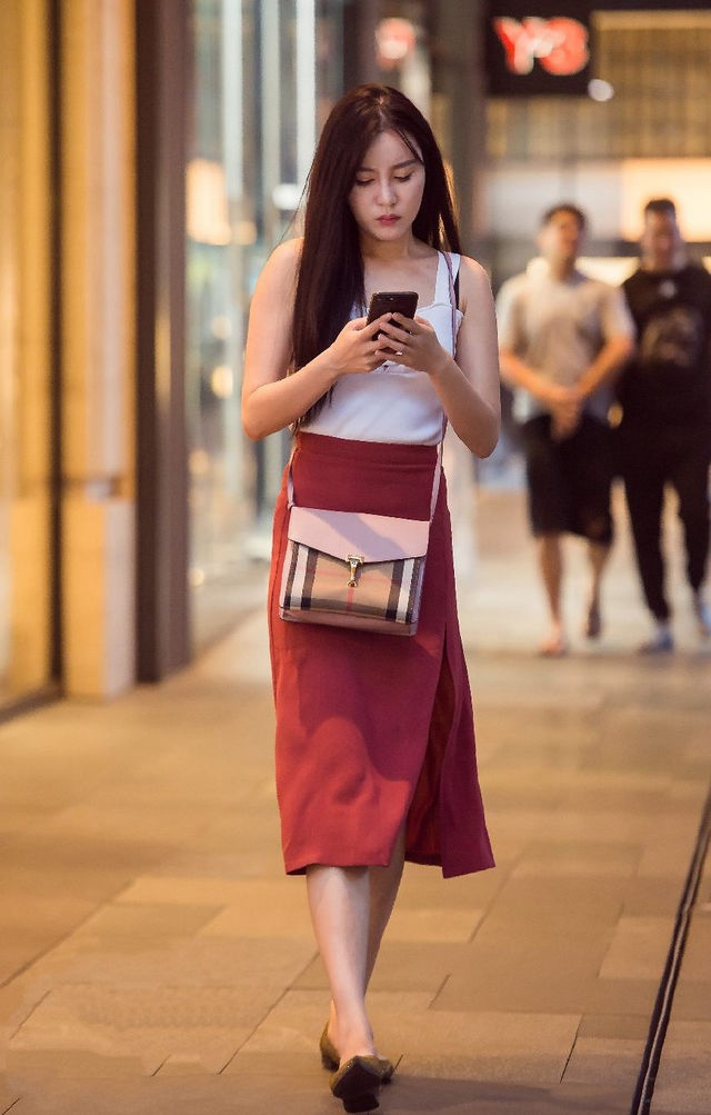 街拍路人，保持一颗时尚的心才能青春永驻，让你永远都是美美哒