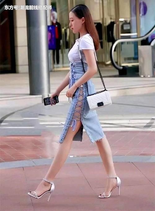 街拍：图1时尚美女，短裙配丝袜，图6美女厉害，这高跟鞋太离谱