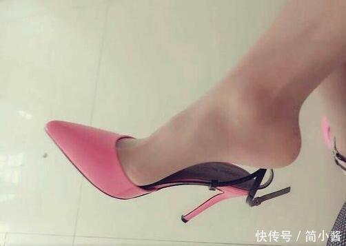 尖头细跟鞋，有着不一样的美感，走路自然有活力！