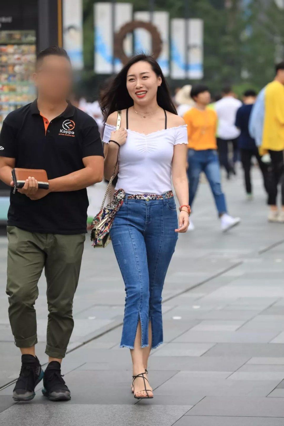 街拍：颜值高身材好美丽大方的阿姨