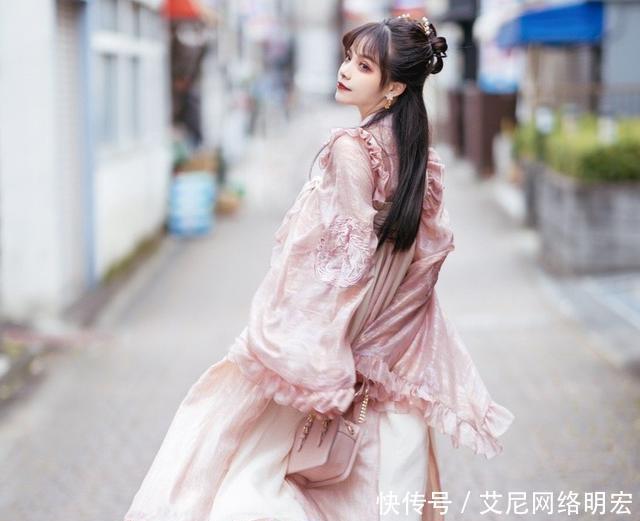  『白鹿云歌』这款汉元素洛丽塔也太像汉服了，第一眼觉得丑，仔细一看太美了