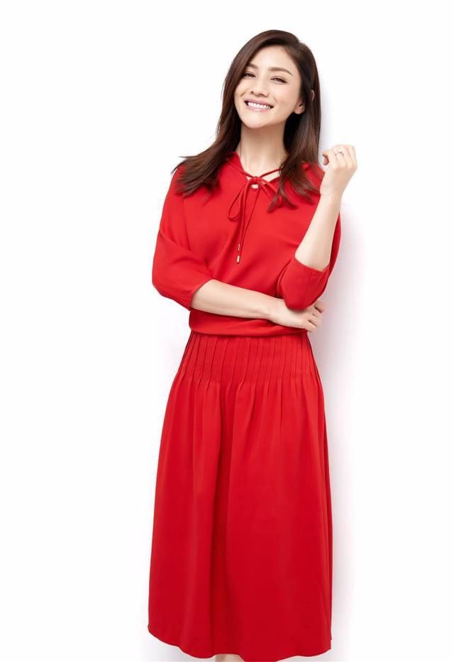 时尚U先生胡可时尚简约大气，清新靓丽，优雅端庄，婉约清秀