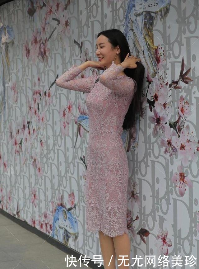  邻家@邻家妹妹为了显“成熟”，偷穿妈妈的裹身裙，网友：有贵妇的气质