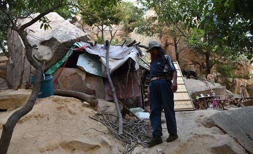  煤油灯■山东一户人家7代人隐居深山，如今仍在用煤油灯照明