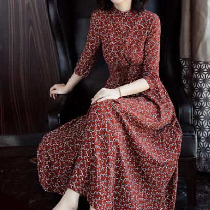 新发现:2个小时前才上的秋裙。比旗袍美，比真丝贵，简直美翻天