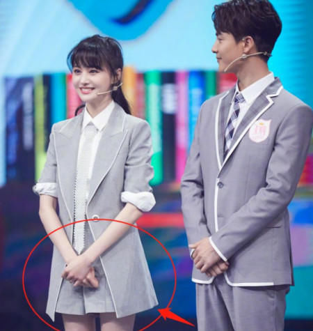 「重视」《王牌5》有多重视郑爽?女嘉宾都穿裙子,唯独郑爽不一样