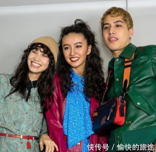 #光希#水原希子时装周走秀,碎花裙满满田园风,与木村光希合影成亮点