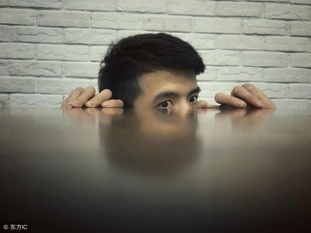 崔永元曝光“阴阳合同”，范冰冰工作室关闭，李晨那样做太无情