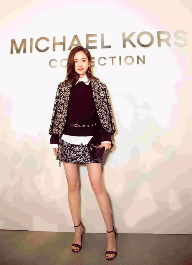 少女幂出席活动,下半身惊艳众人,网友惊呼:刘恺威真幸福