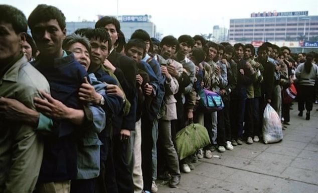  「漂亮」老照片直击90年代南下打工潮: 发财者寥寥无几, 图8发廊