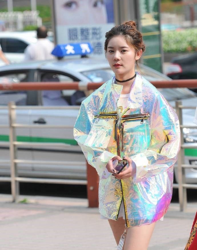  休闲装@闪光少女,穿一件遇光变色的休闲衣,玩裤装消失清纯又可爱!