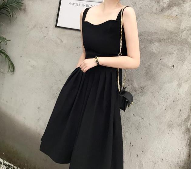 让人难以忘记的吊带连衣裙，穿在身上，回头率超高！